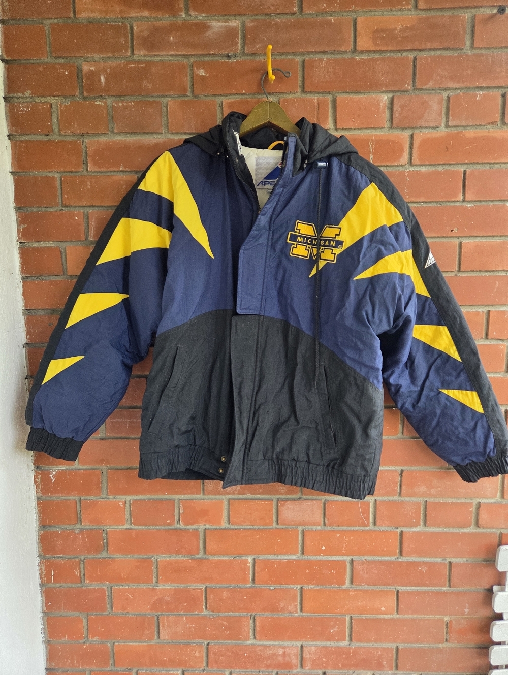 Vintage 90s Michigan Wolverines Apex One Puffer Jacket Mens Medium Blue/Yellow N